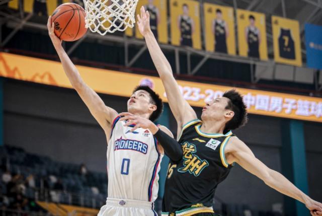 阿扎伦卡焦点对战，TheShy与40激战瑞士队分钟，出色防守胜负难料！的简单介绍